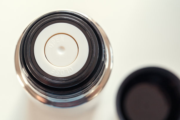 在白天关闭保温瓶图片下载