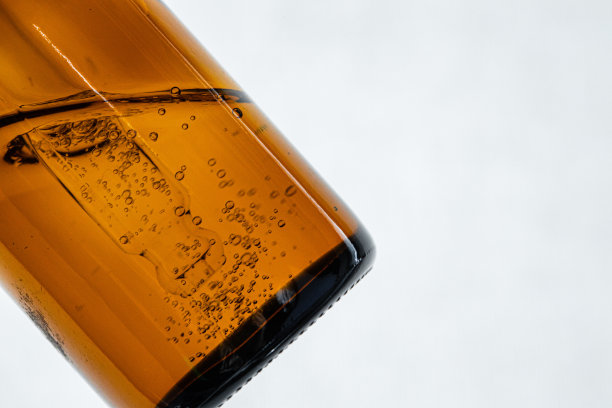 近距离照片的玻璃化妆品容器的油性纹理图片下载