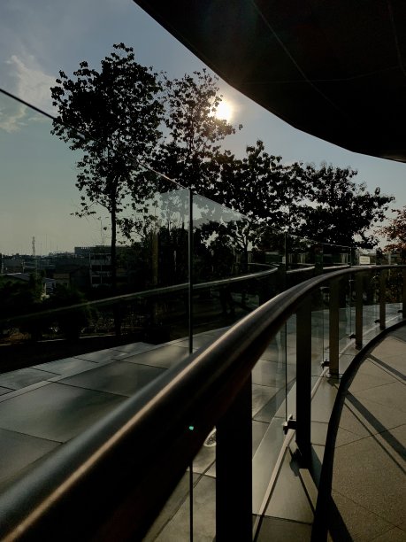 小城市的阳光图片下载