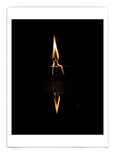 燃烧火柴火艺术摄影。图片下载