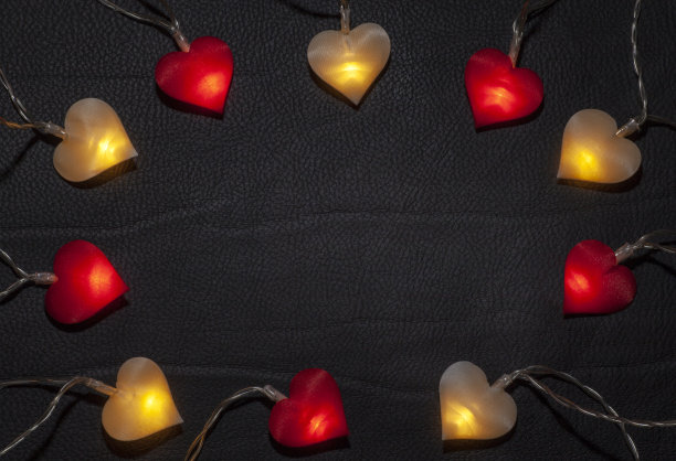 暗背景的花环图像图片下载