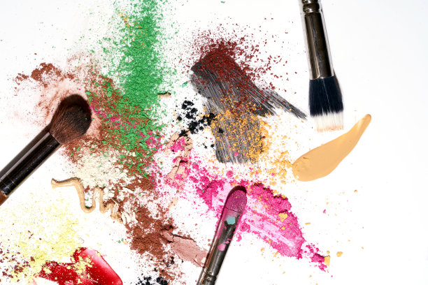 化妆美丽的特写化妆品乱破眼影为艺术。化妆师背景图片下载