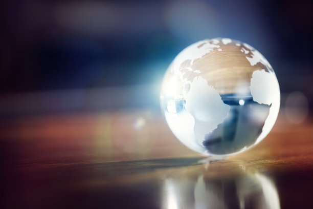 玻璃地球仪背景概念全球商业，环境和保护图片下载