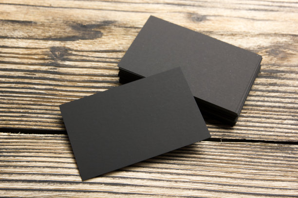 名片空白木质背景。企业文具，品牌模型。创意设计师的办公桌。平的。文本复制空间图片下载