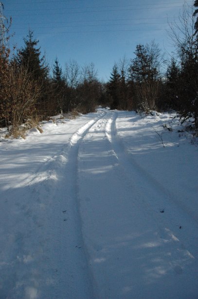 一个跟踪一个男人和一辆车…图片下载