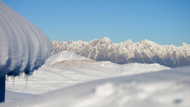 意大利阿尔卑斯山有丰富的积雪图片下载