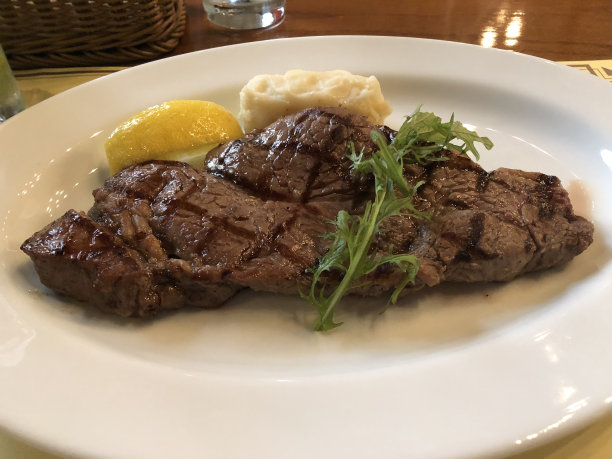 大阪餐厅里的大牛排。图片下载