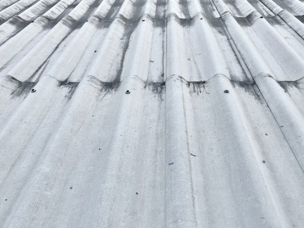 泰国乡村古老的瓦屋顶图片下载