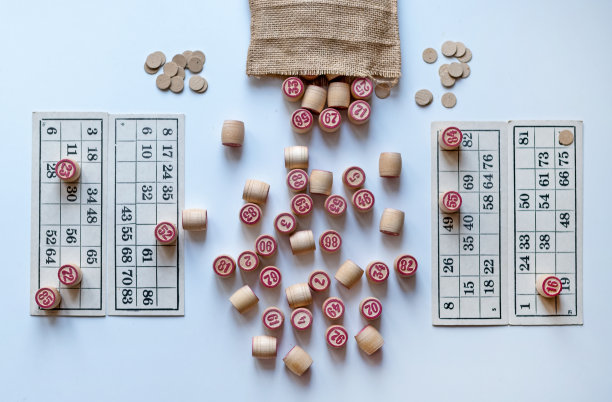 乐透家庭棋盘游戏。在寒冷的冬天或新的流行环境中在家玩图片下载