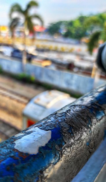 蓝色的铁图片下载