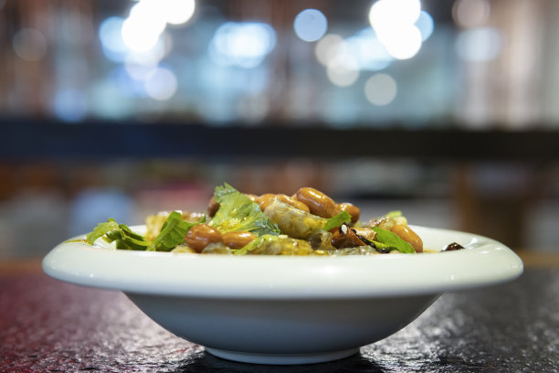 传统的中国凉菜开胃菜，名为凉拌鱼皮图片下载