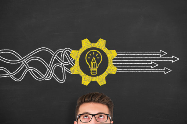 创新的想法解决概念在黑板上图片下载