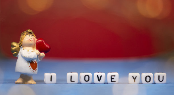 可爱的天使和爱的宣言。情人节。假期的明信片。图片下载