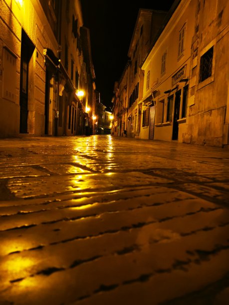 夜晚的老街图片下载