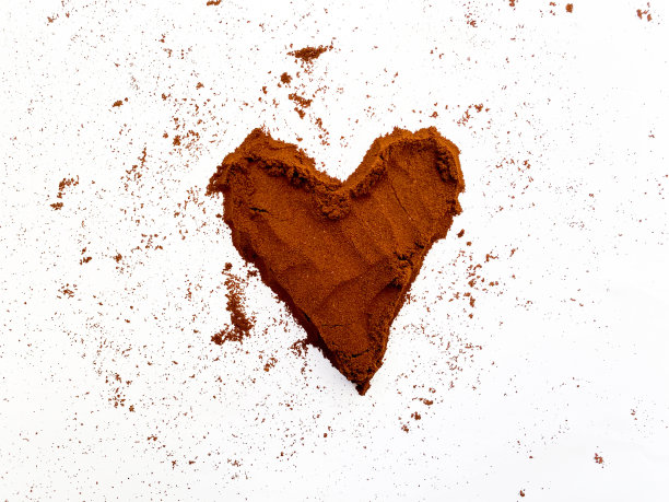 白色背景下的土耳其咖啡图片下载