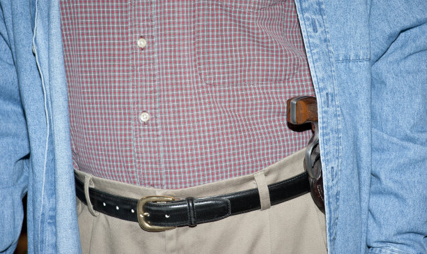 男人带着暗藏的武器，暗藏的携带图片下载