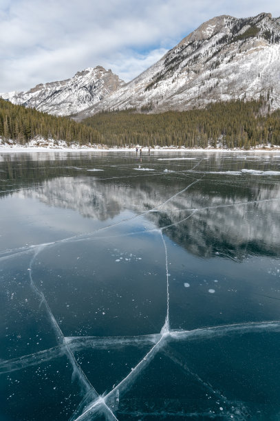 明尼旺卡湖上的碎冰图片下载