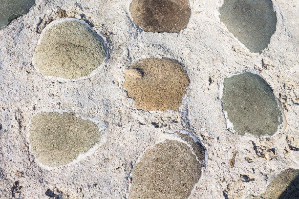 部分的鹅卵石路面。自然背景。图片下载