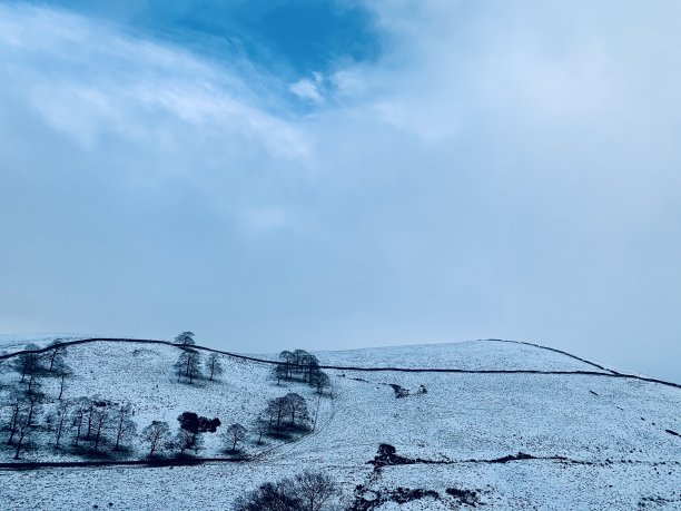 冰冷的山图片下载