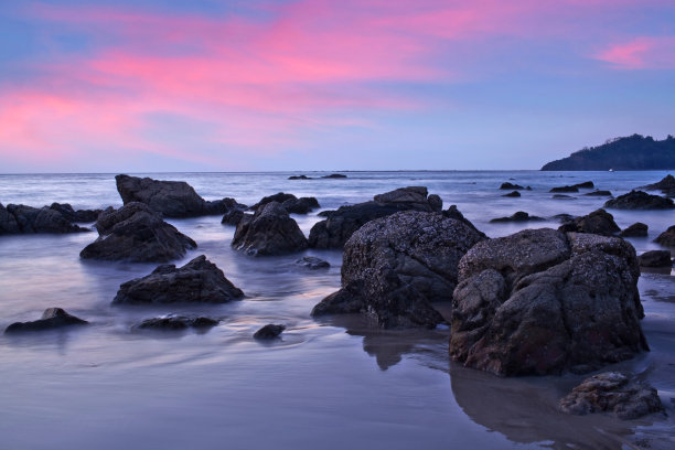 缅甸日落时的Ngapali海滩。美丽的日落在海上抽象的背景图片下载