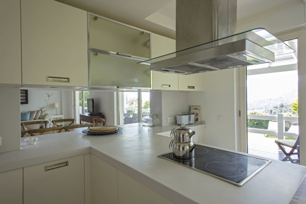 现代厨房室内白天的时间图片下载