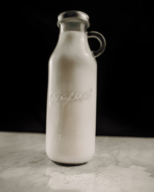 搅拌机孤立的黑色背景图片下载