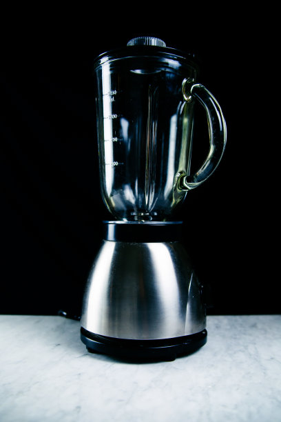 搅拌机孤立的黑色背景图片下载