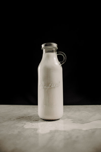 搅拌机孤立的黑色背景图片下载