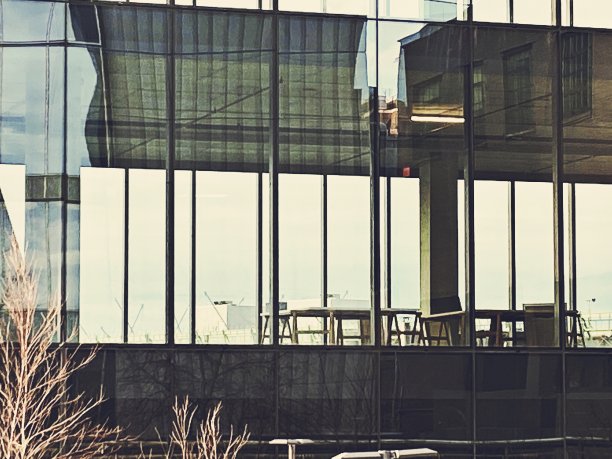 现代高楼内部的空设置图片下载