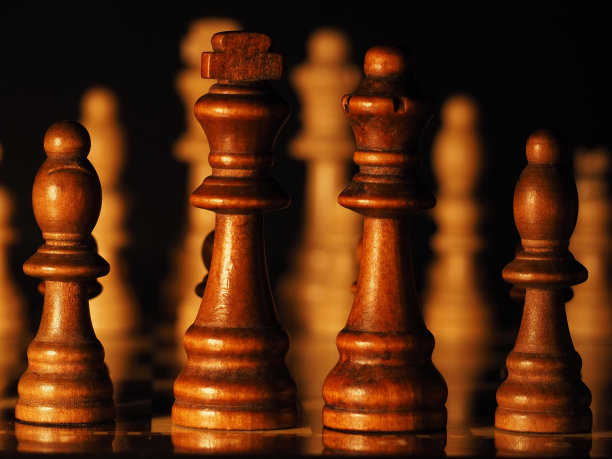 棋牌游戏理念为创意与竞争与策略、商业成功理念、商业竞争策划团队合作战略理念。图片下载