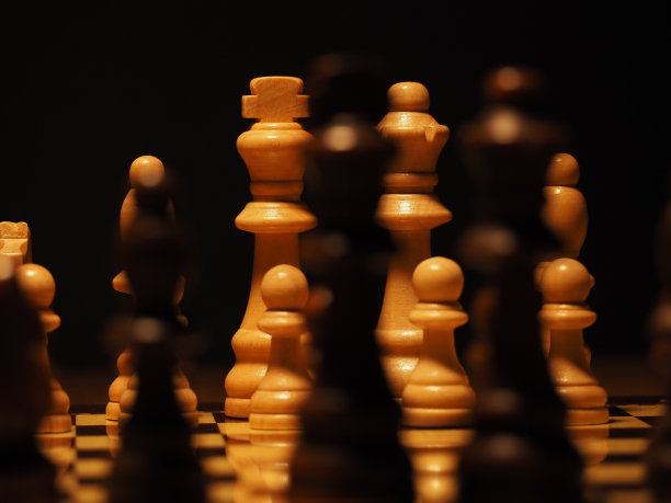 棋牌游戏理念为创意与竞争与策略、商业成功理念、商业竞争策划团队合作战略理念。图片下载