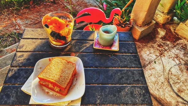 午餐在前面的门廊图片下载