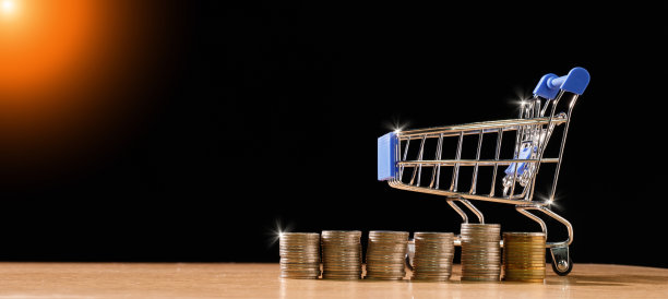 金钱财富硬币在购物车和火花点亮创意的想法图片下载
