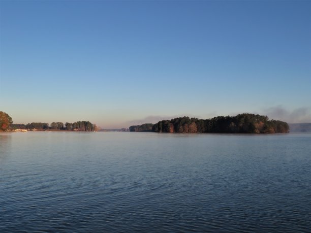 清晨大雾机场岛图片下载