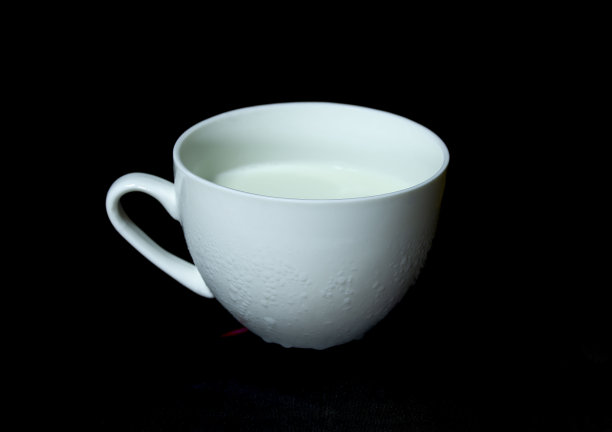 冷的新鲜牛奶图片下载