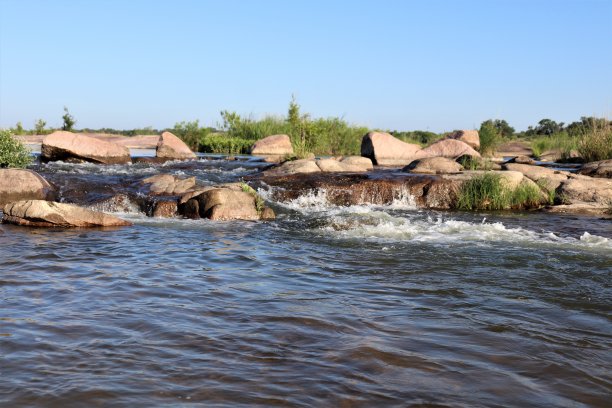 河的边缘图片下载