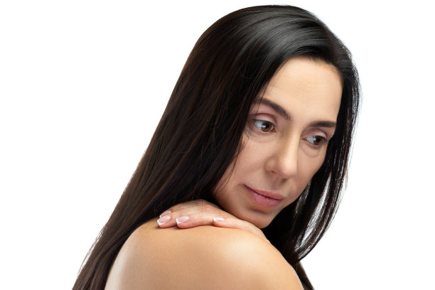 美丽的中年妇女在白色的背景图片下载