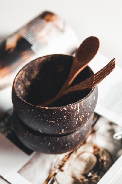 椰菜。碗，叉子和勺子从椰子壳图片下载