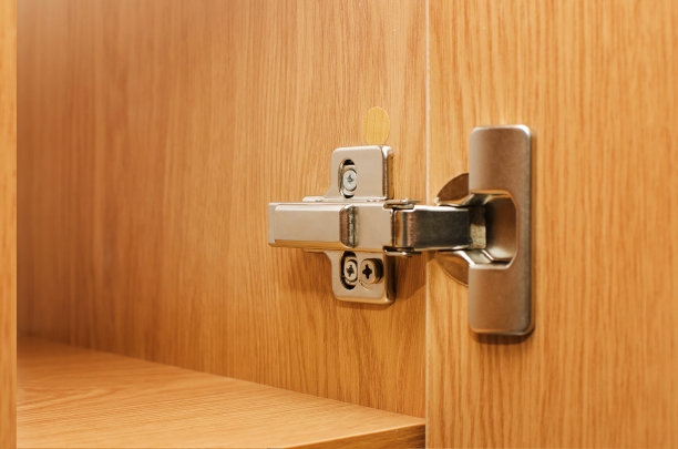 金属门铰链。家具配件。图片下载