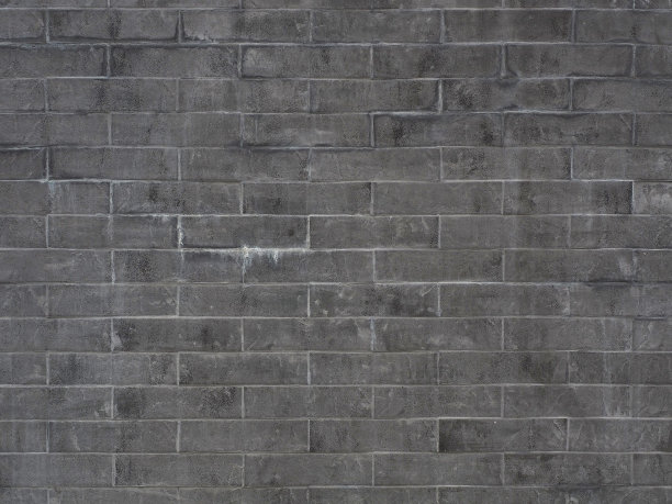 灰色的砖墙上有泥渍和黑色的污迹。不是无缝的纹理。全屏照片图片下载