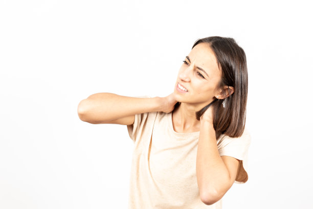 白人背景下的西班牙裔女孩图片下载