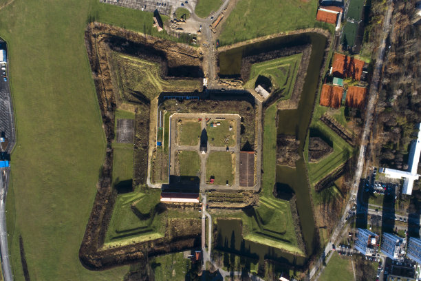 从上往下看的中世纪要塞图片下载