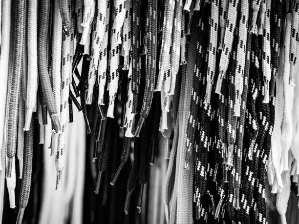 展出各种各样的新鞋带图片下载