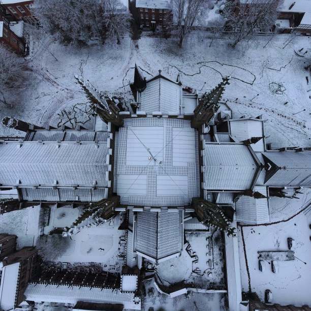 雪中的大教堂图片下载