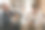 在办公室里玩电子游戏的商人。图片下载