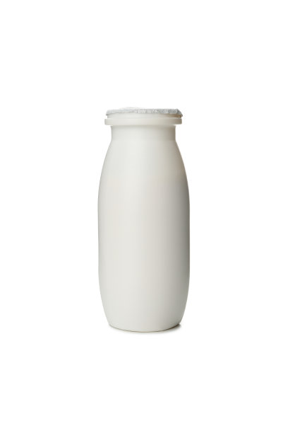 空白瓶与酸奶孤立在白色背景图片下载