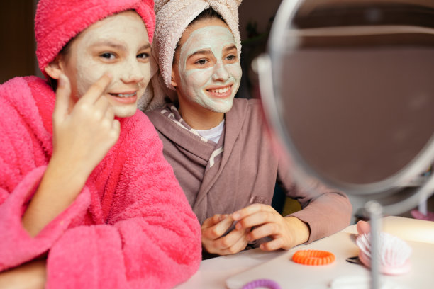 十几岁的女孩在家做spa图片下载