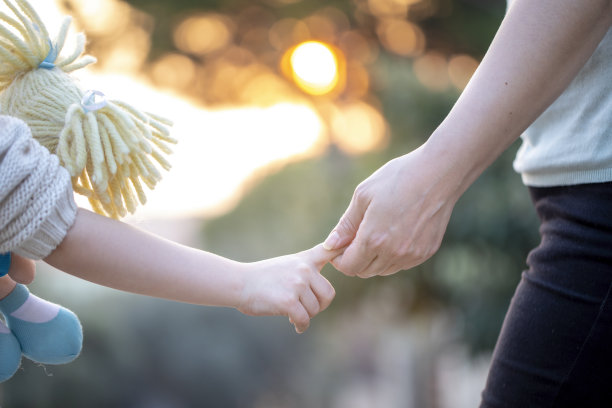 母亲和女儿图片下载