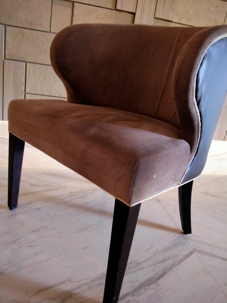 棕色的沙发图片下载