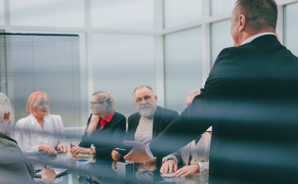 商人与顶尖专家举行工作会议图片下载